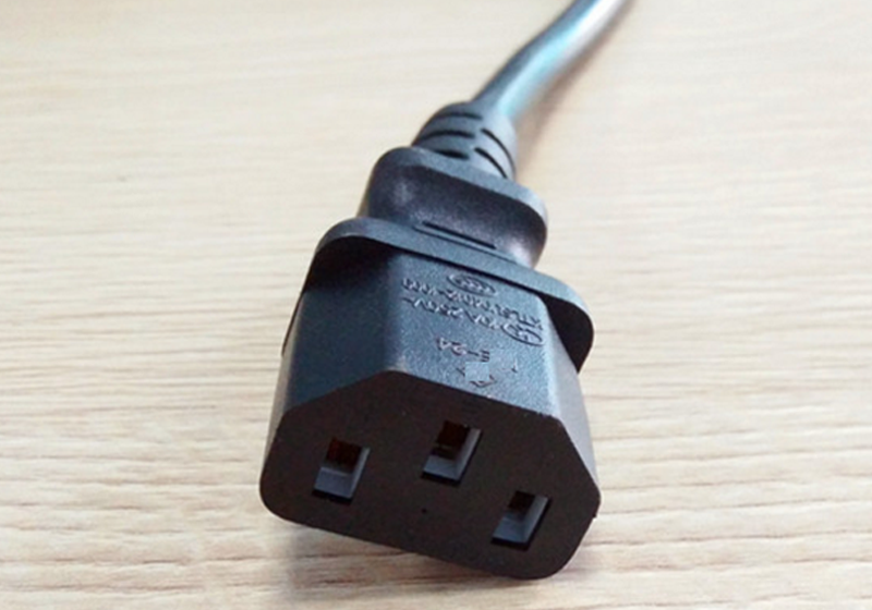 电源线插头尾部